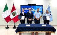 From Left to Right: Tommaso Pani, Senior Vice President Marketing and Sales Leonardo Aeronautics Division, Massimiliano Mazzanti, Italian Ambassador in Peru, TTG FAP Javier Tryon Carbone and COR FAP Carlos Rey Benavente